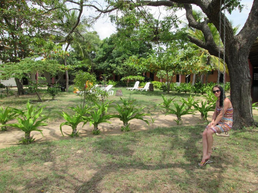 Shahira Hotel Nilaveli Exterior foto